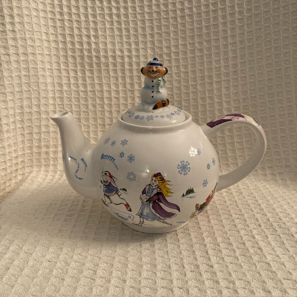 Alice In Winterland By Paul Cardew 6 Cup Teapot